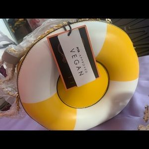 Super cute Vegan purse/handbag with straps!